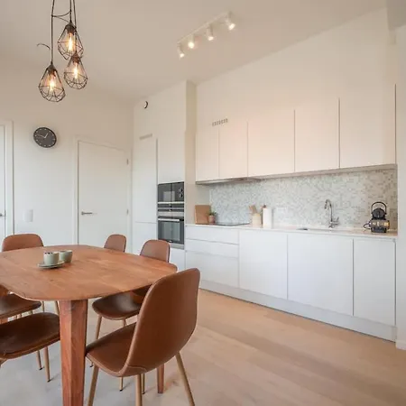 Modern With Private Terrace And Parking דירה