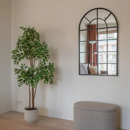 Modern With Private Terrace And Parking 아파트