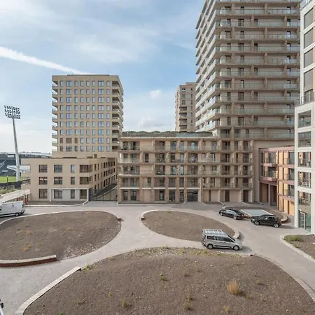 Modern With Private Terrace And Parking 아파트