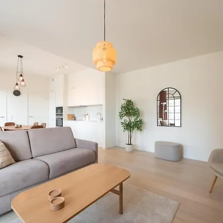 Modern With Private Terrace And Parking 아파트 *